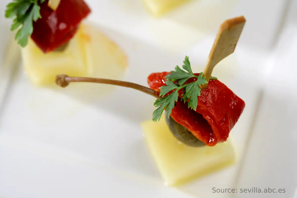 Skewers of Iberian cheese, peppers and capers