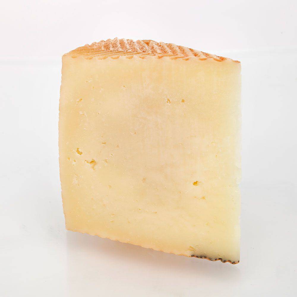 Corcuera Artisan DOP Manchego Curado 6M, 200 - 250gr - Solfarmers